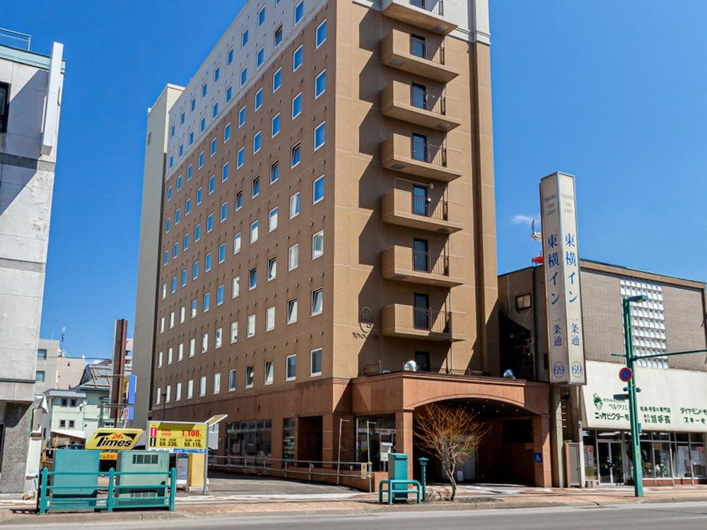 Toyoko Inn Hokkaido Asahikawa Ekimae Ichijo Dori Exterior photo