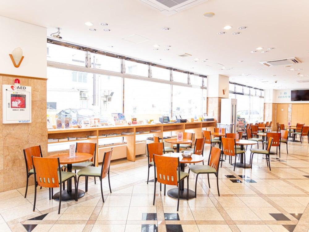 Toyoko Inn Hokkaido Asahikawa Ekimae Ichijo Dori Exterior photo